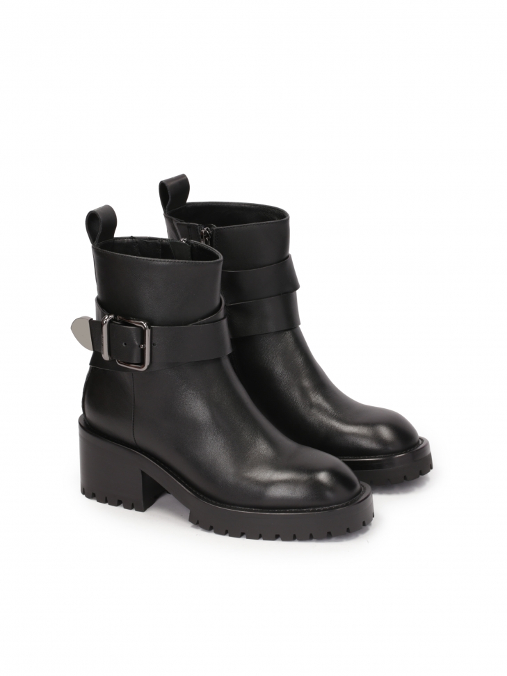 Skórzane botki na szerokim niskim obcasie