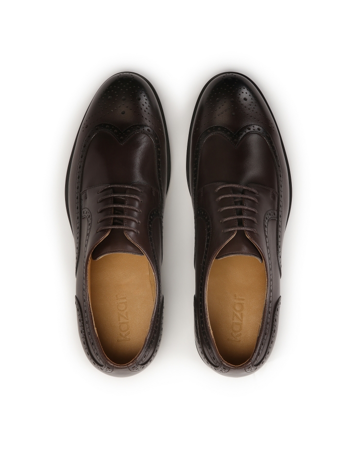 Brązowe półbuty z rozetowym zdobieniem