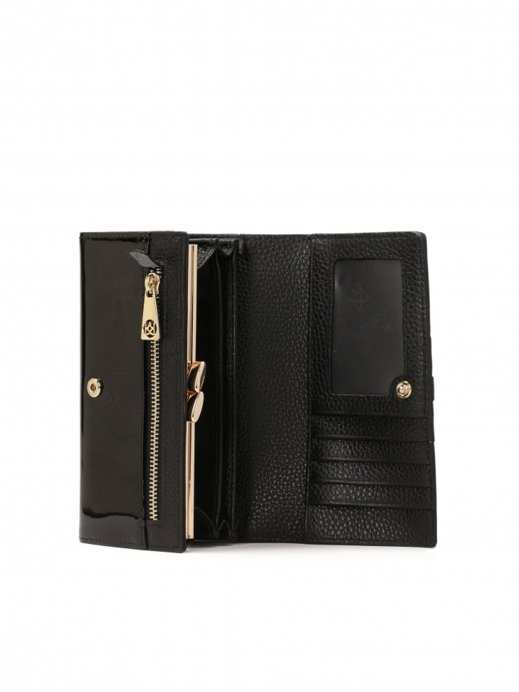 Lakierowany czarny portfel z metalowym akcentem