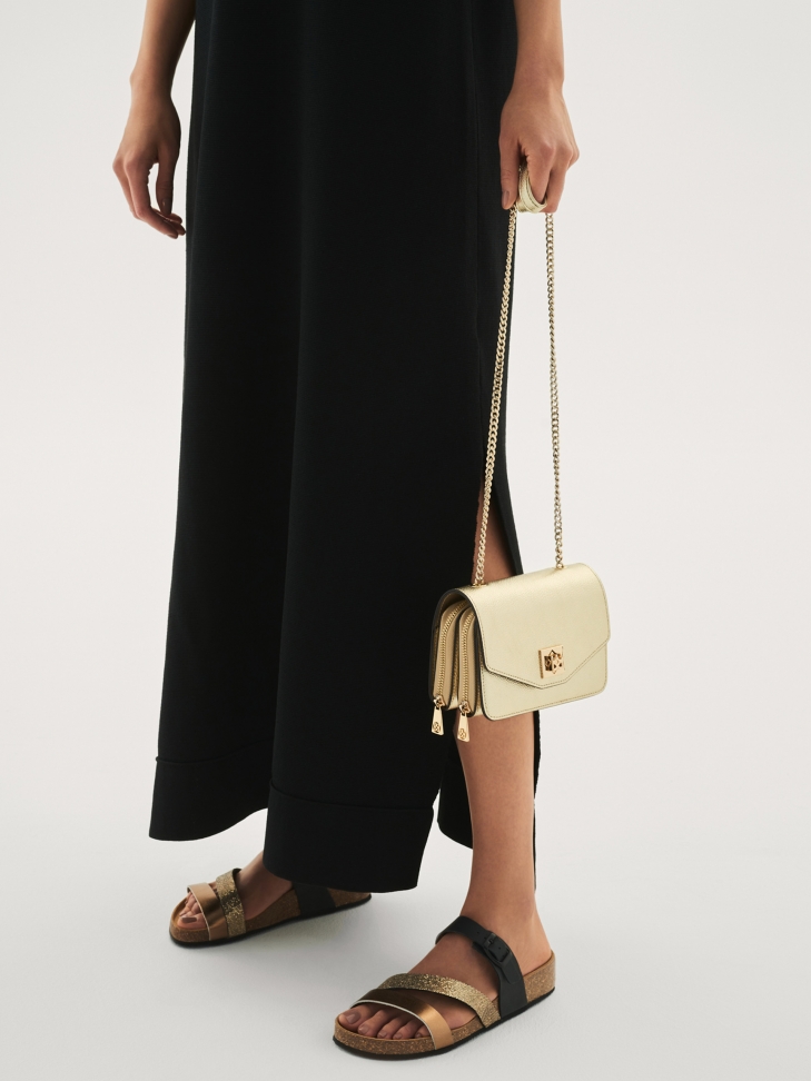 Złota torebka damska