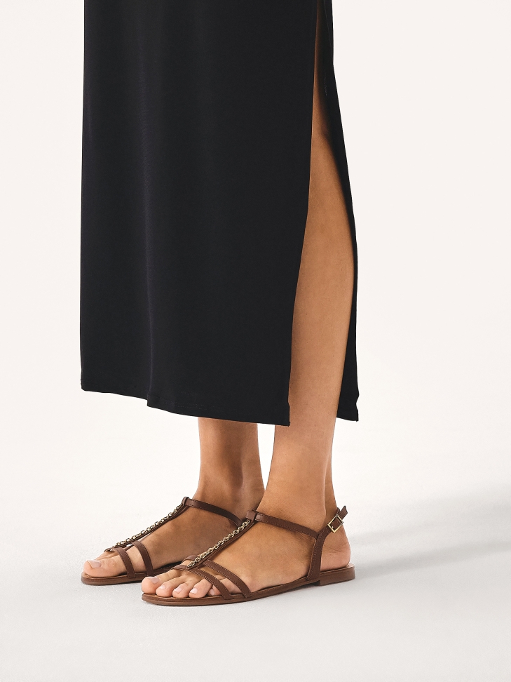 Brązowe sandały z łańcuszkiem