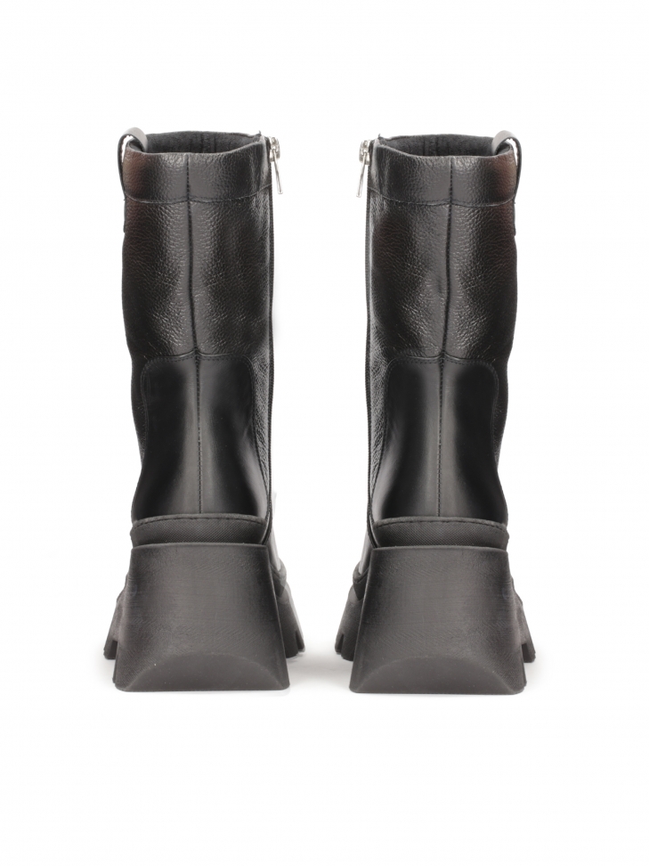 Botki z suwakiem osadzone na koturnie