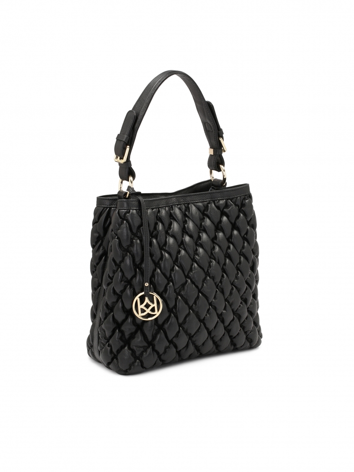 Pikowana torebka na ramię w klasycznym czarnym kolorze