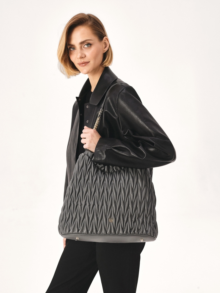 Pikowana szara torebka z długimi uchwytami