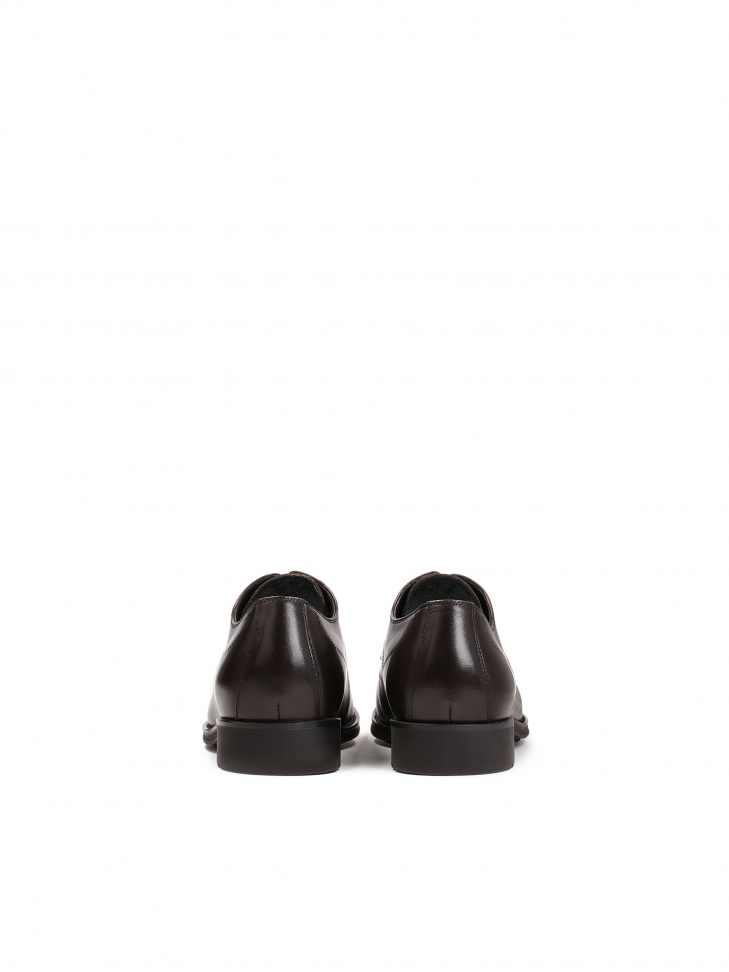 Brązowe półbuty męskie z eleganckim dziurkowanym wzorem