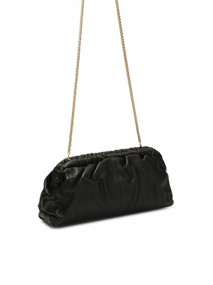 Czarna kopertówka z różami 3D