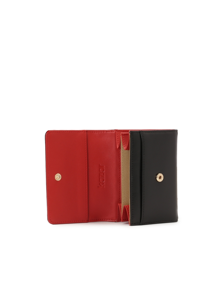 Czarny portfel z czerwonym wnętrzem