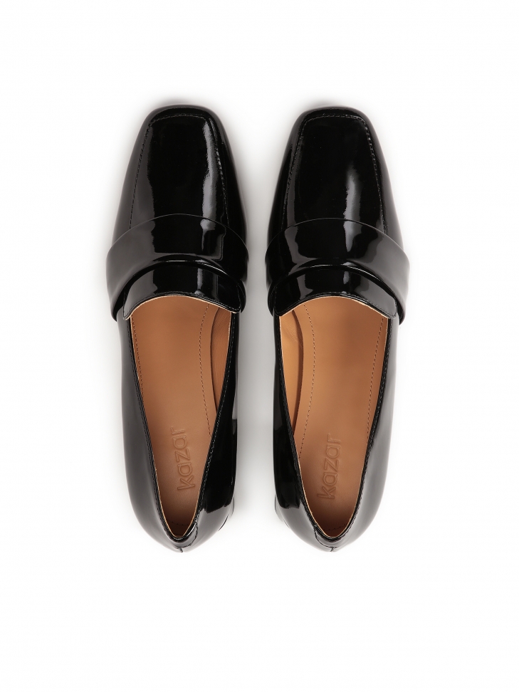 Czarne lakierowane czółenka lordsy na szerokim obcasie