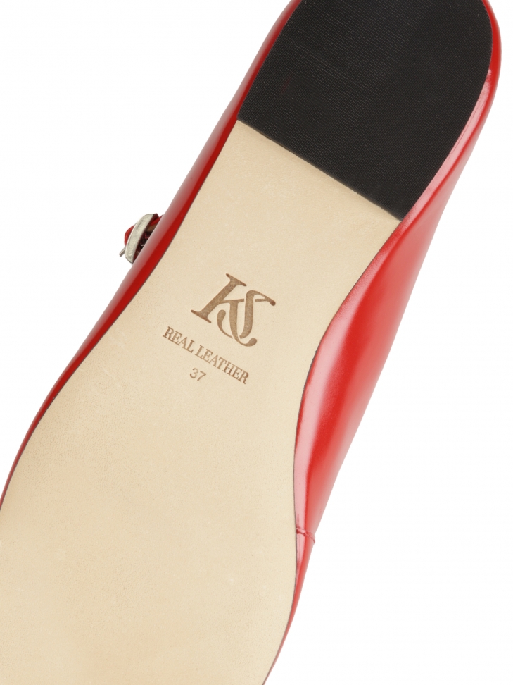 Czerwone baleriny z paskiem w stylu Mary Jane