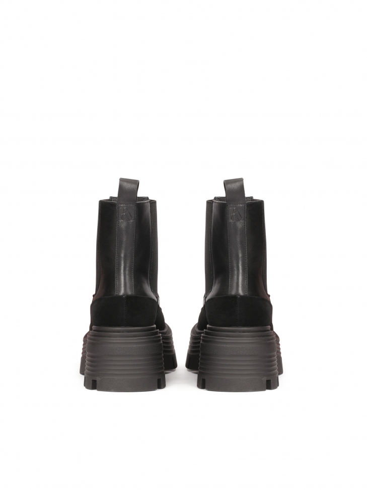 Czarne botki chelsea na podwyższonej podeszwie z tłoczeniem