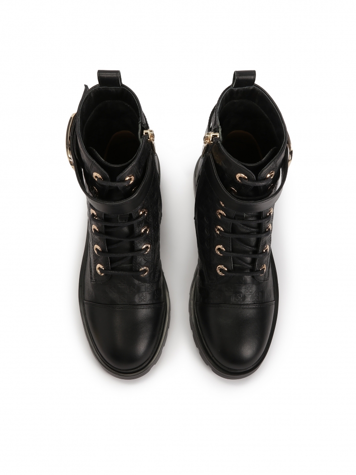 Skórzane trzewiki zdobione tłoczonym wzorem