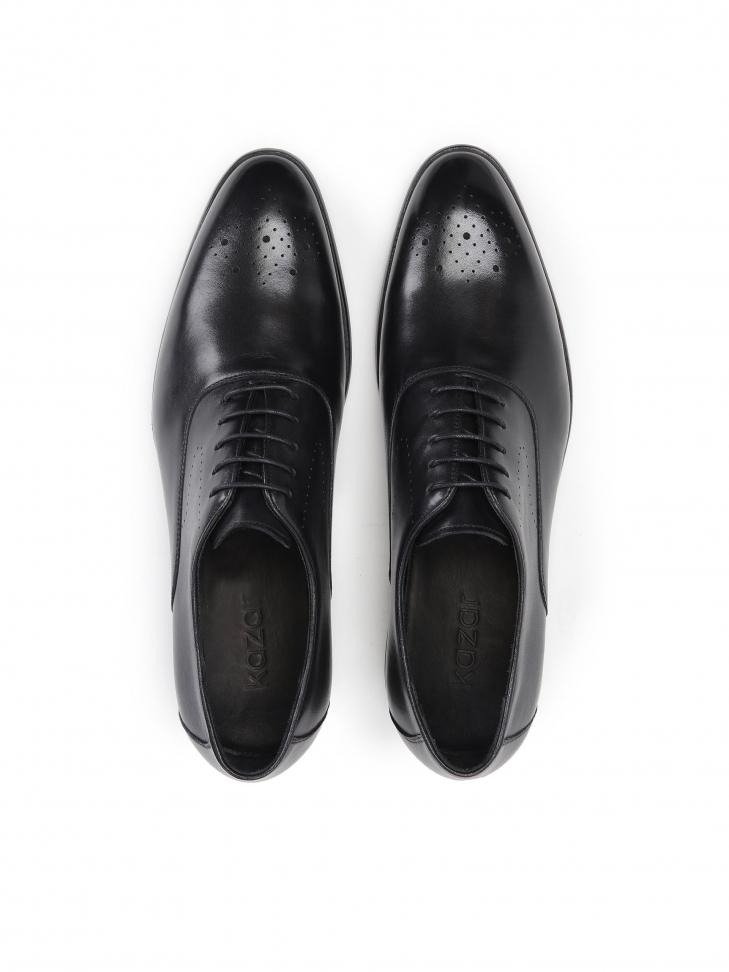 Czarne półbuty męskie ze zdobionymi noskami