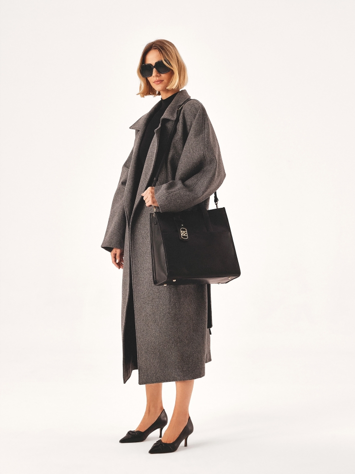 Duża torebka z rączkami i paskiem