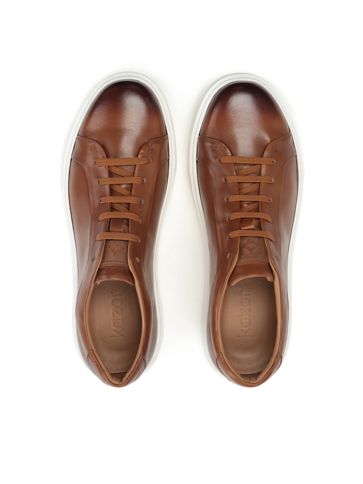 Brązowe sneakersy męskie na białej podeszwie