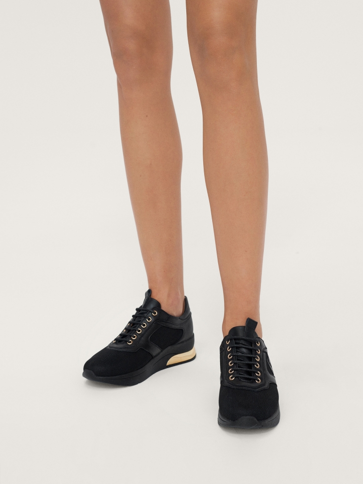 Czarne sneakersy damskie z łączonych materiałów