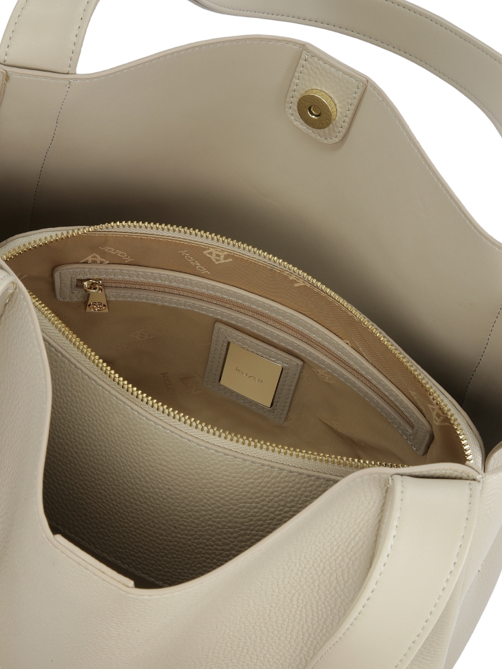 Jasnoszara torebka o unikatowym kształcie