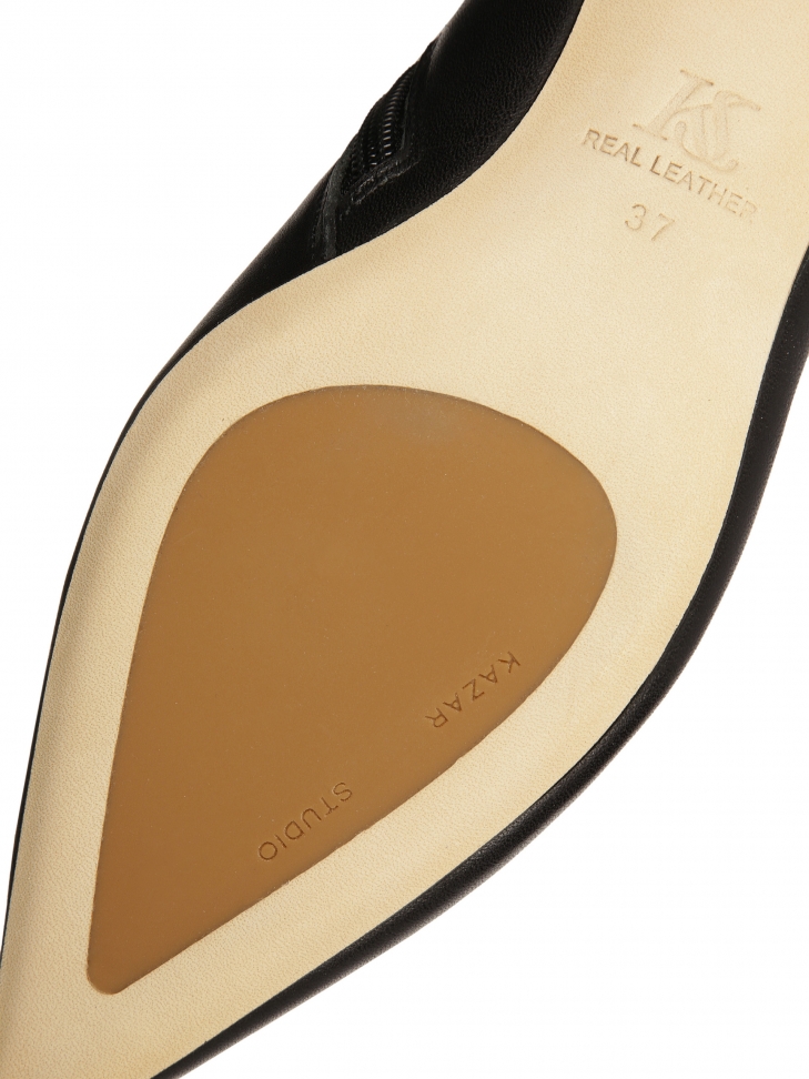 Skórzane botki na obcasie typu kaczuszka