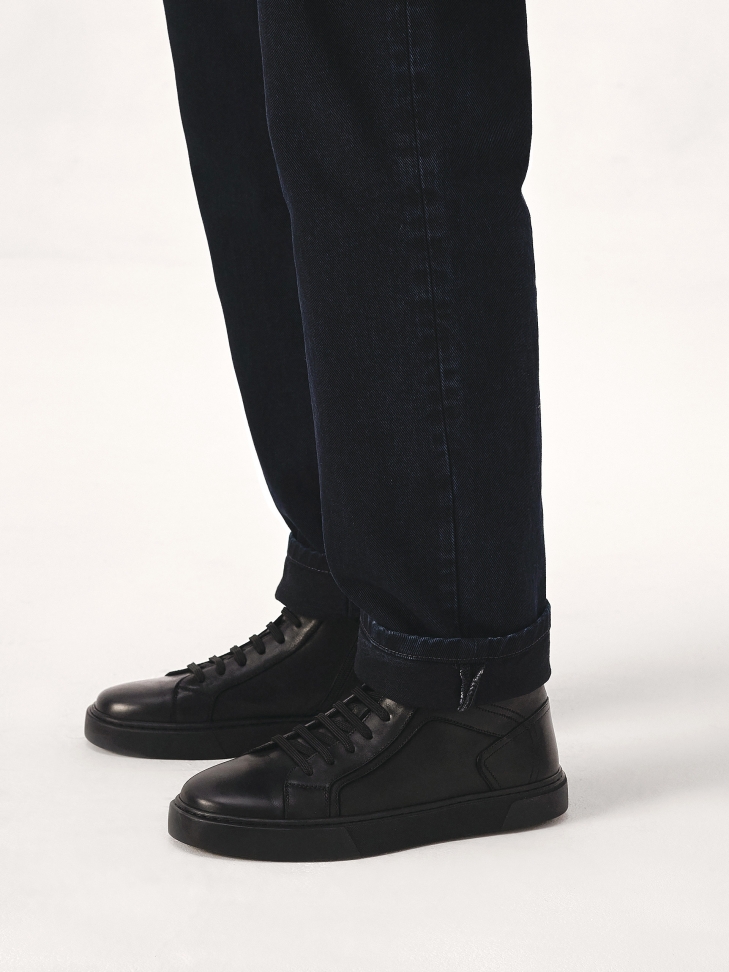 Komfortowe czarne sneakersy męskie z wysoką cholewką
