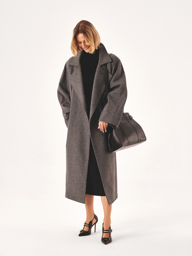 Awangardowe czółenka z półotwartą cholewką