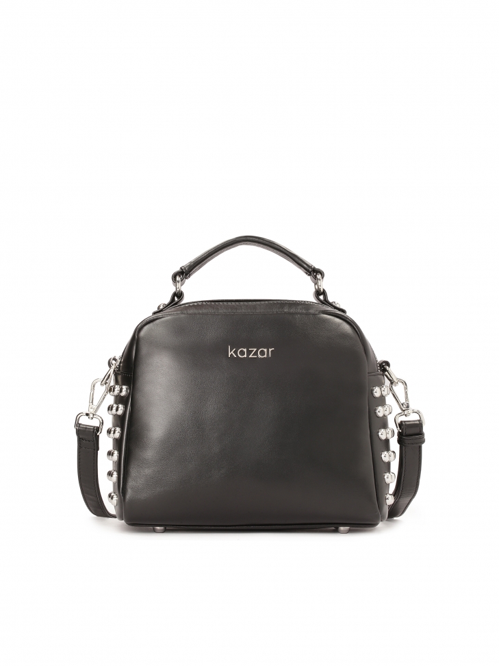 Czarna torebka ze srebrnymi metalami