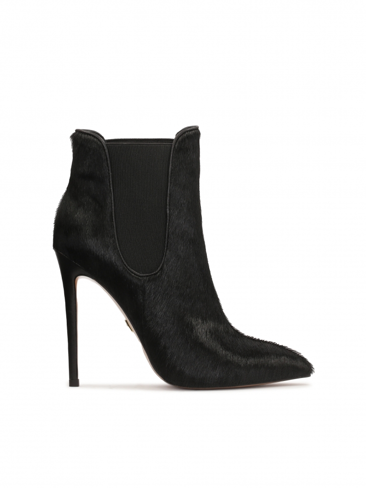 Czarne klasyczne botki damskie ze skóry z naturalnym włosiem