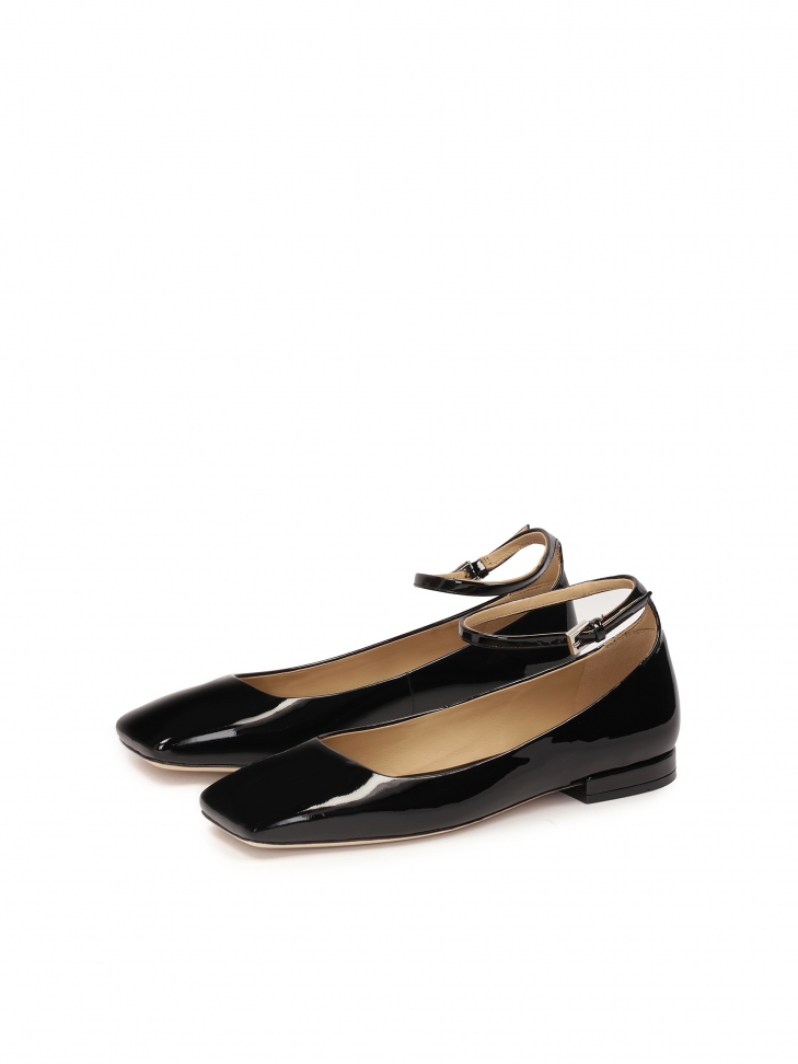 Czarne lakierowane czółenka w stylu Mary Jane