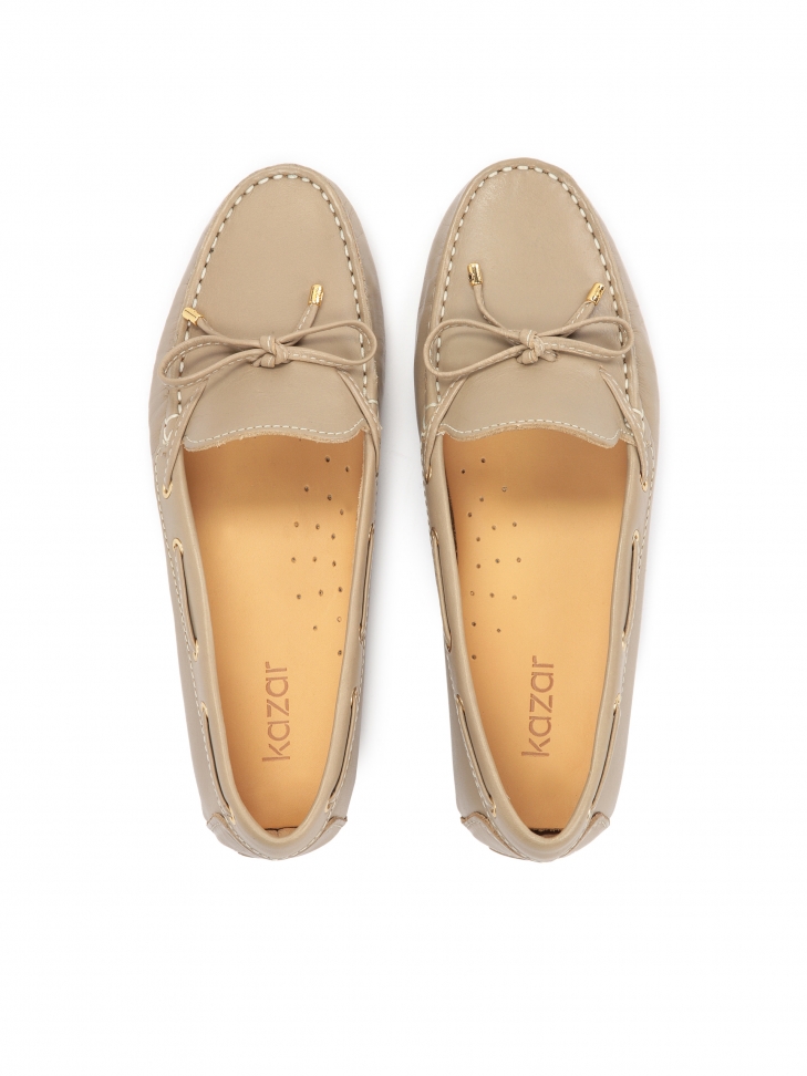 Skórzane mokasyny z rzemieniem wokół cholewki