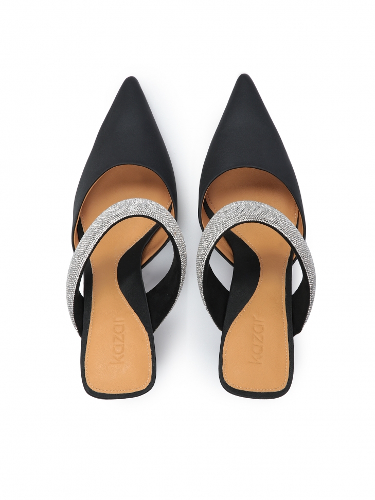 Czarne klapki na obcasie z tkaniny