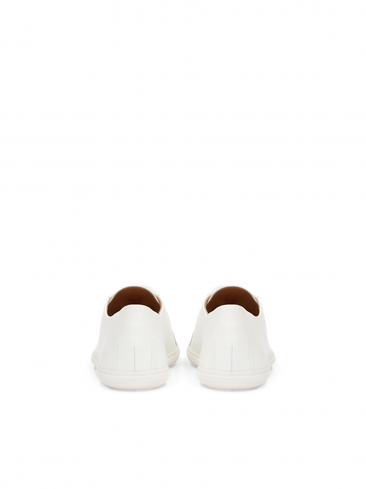 Białe sneakersy damskie