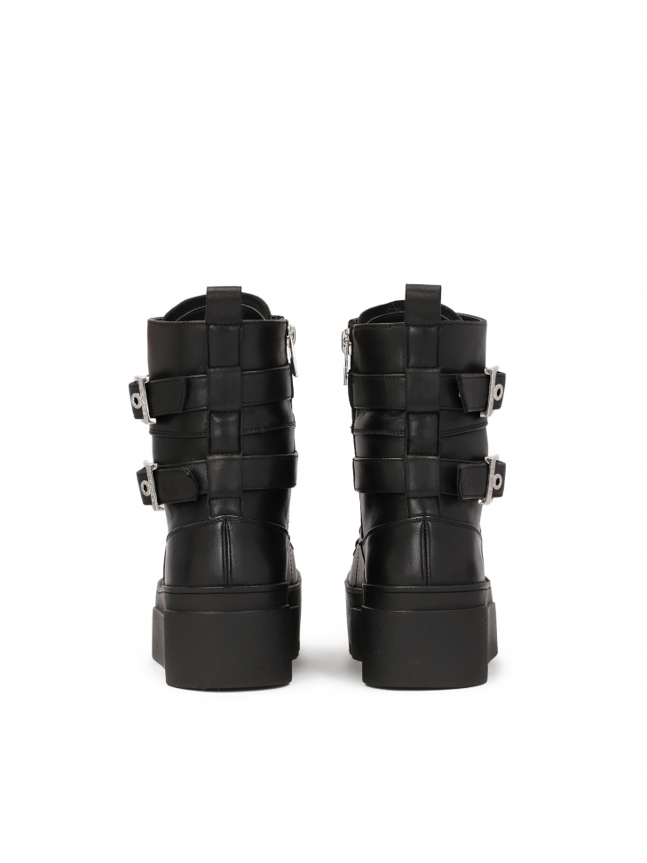 Skórzane trzewiki w rockowym stylu na platformie