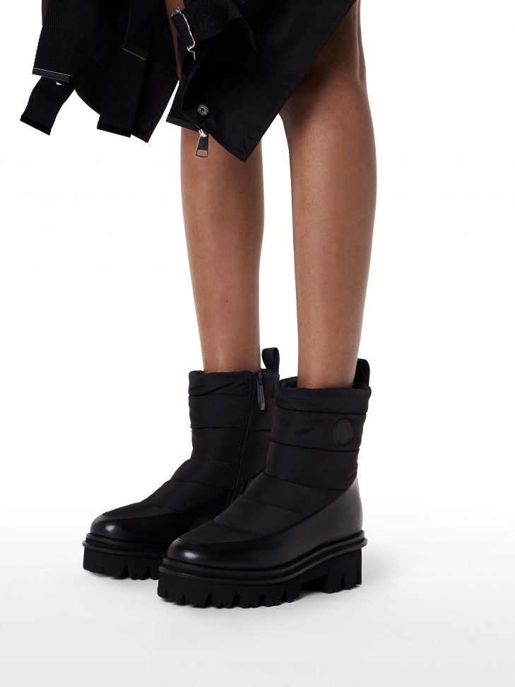 Czarne śniegowce na trepowej podeszwie