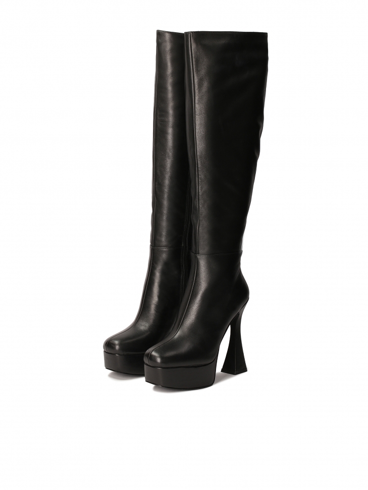 Czarne kozaki na platformie i kielichowym obcasie