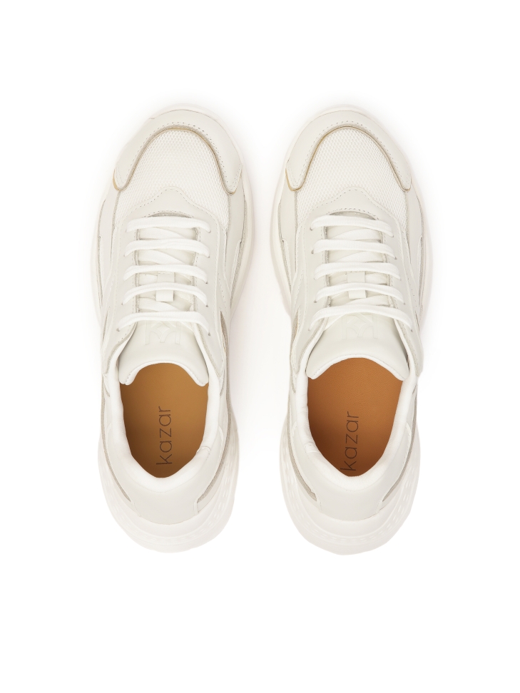 Białe sneakersy ze otą lamówką