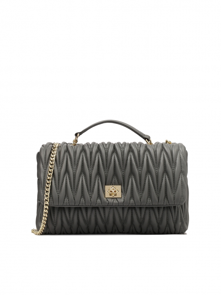 Szara torebka na łańcuszku z efektownym pikowaniem