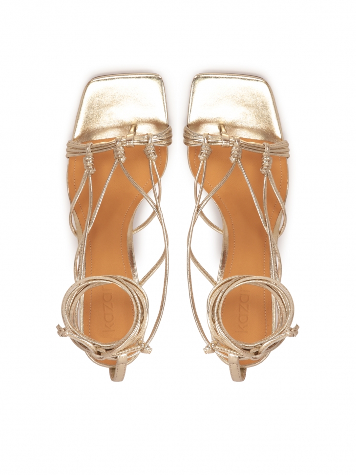 Wiązane sandały japonki ze otej skóry