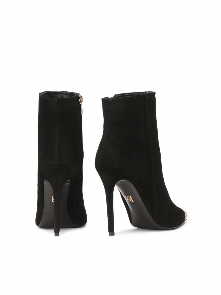 Zamszowe czarne botki z metalowymi noskami