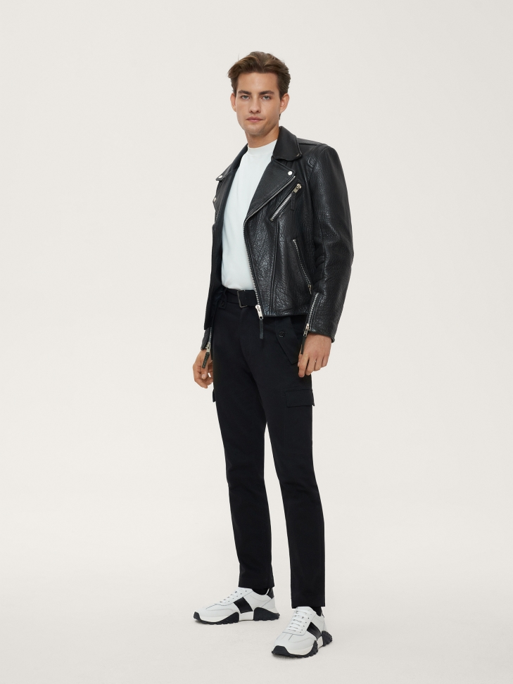 Białe sneakersy męskie z czarnymi wstawkami i grubą podeszwą