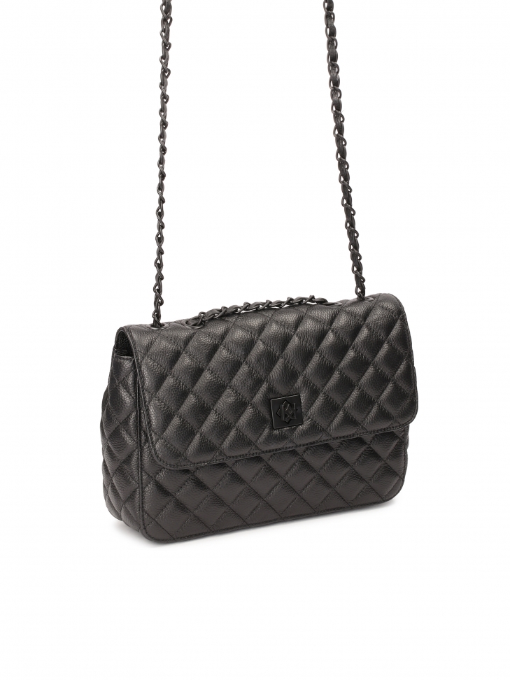 Czarna skórzana torebka z pikowaniem o podłużnym kształcie