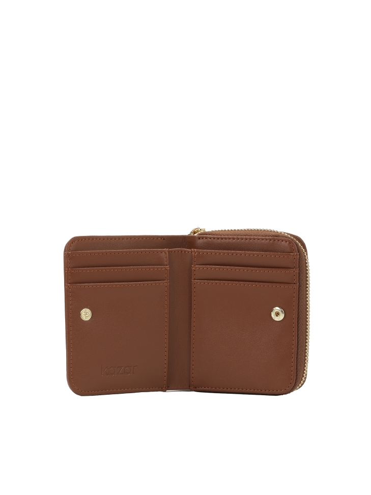 Mały brązowy portfel z klapą na zatrzask