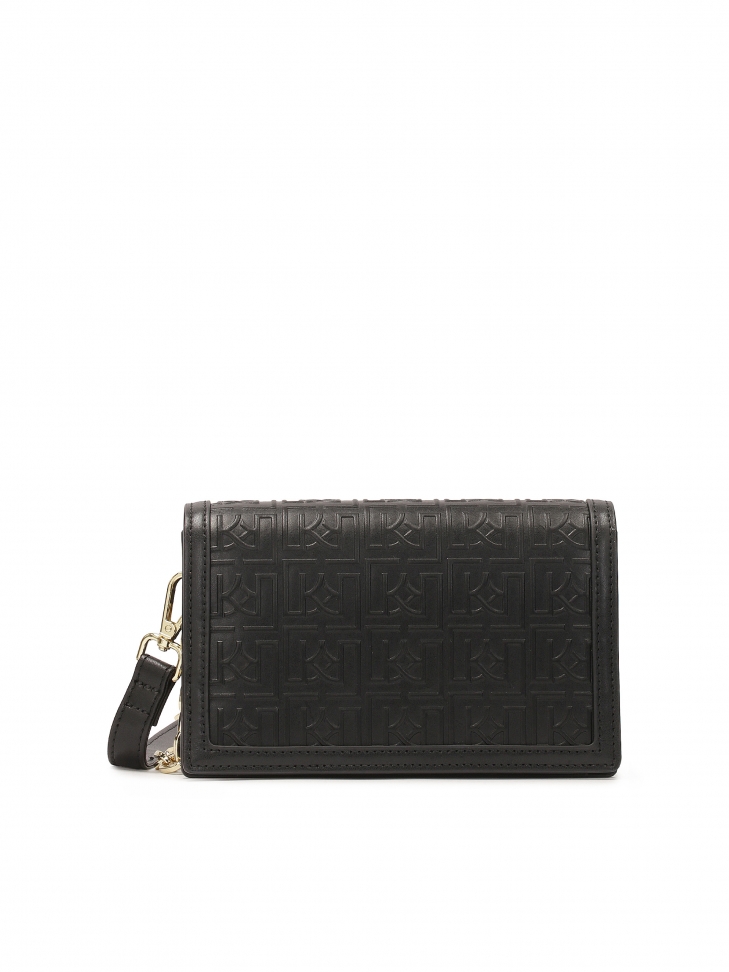 Czarna torebka w monogramy z paskiem i łańcuszkiem