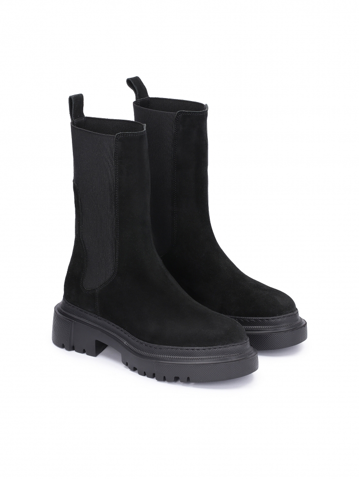 Zamszowe botki typu chelsea na grubej podeszwie