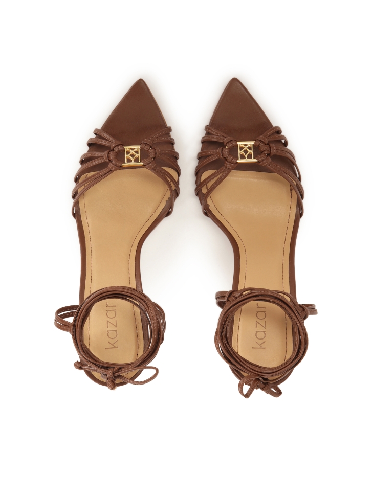 Brązowe wiązane sandały ze spiczastymi noskami