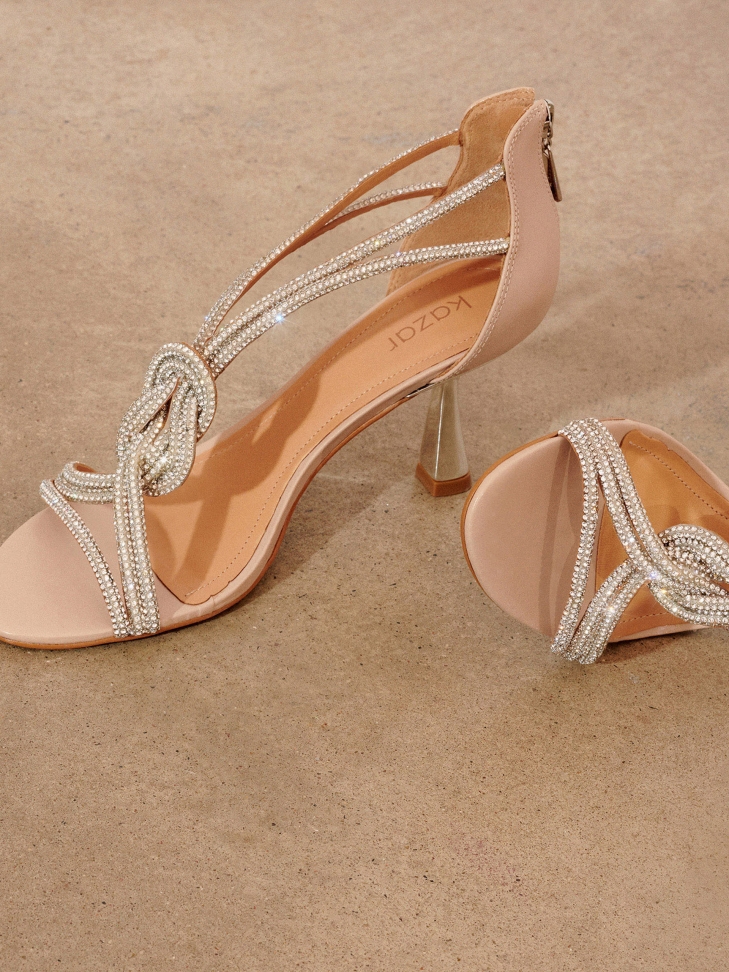 Ślubne sandały ze skóry zdobione cyrkoniami