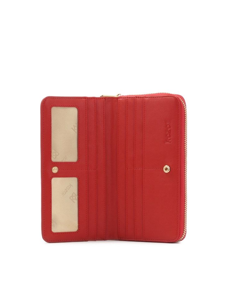 Czerwony portfel z poprzecznym pikowaniem