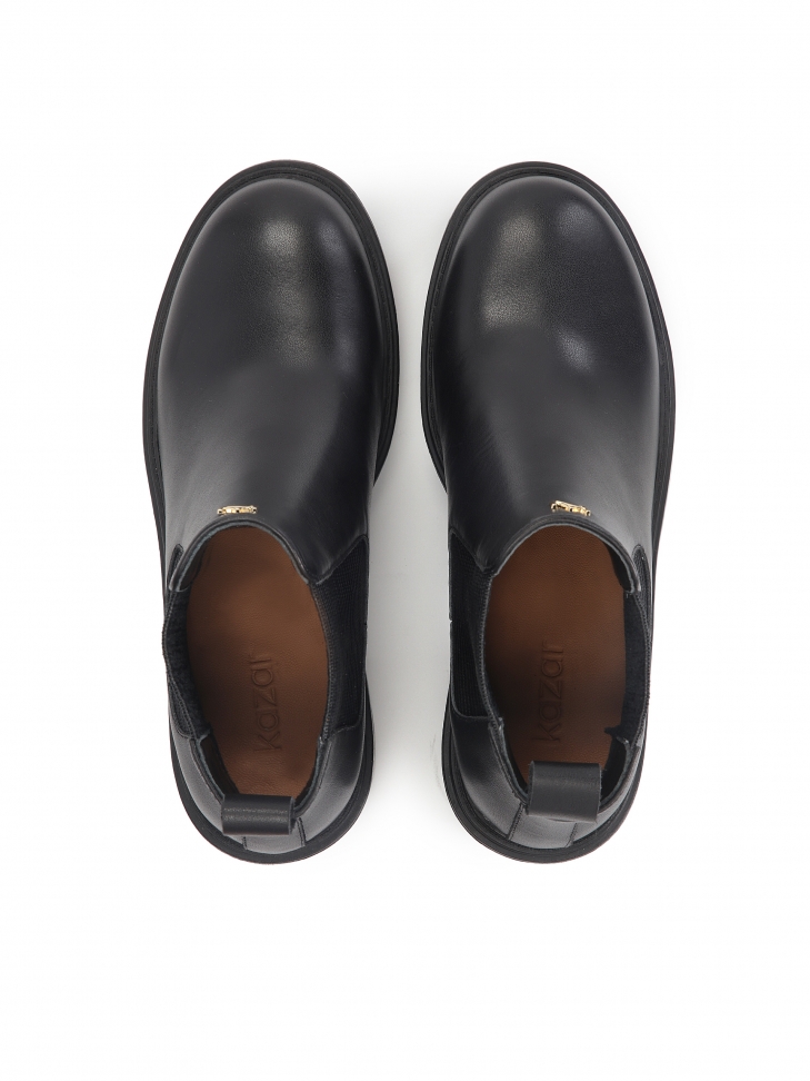 Skórzane botki na grubym obcasie i podeszwie z bieżnikiem