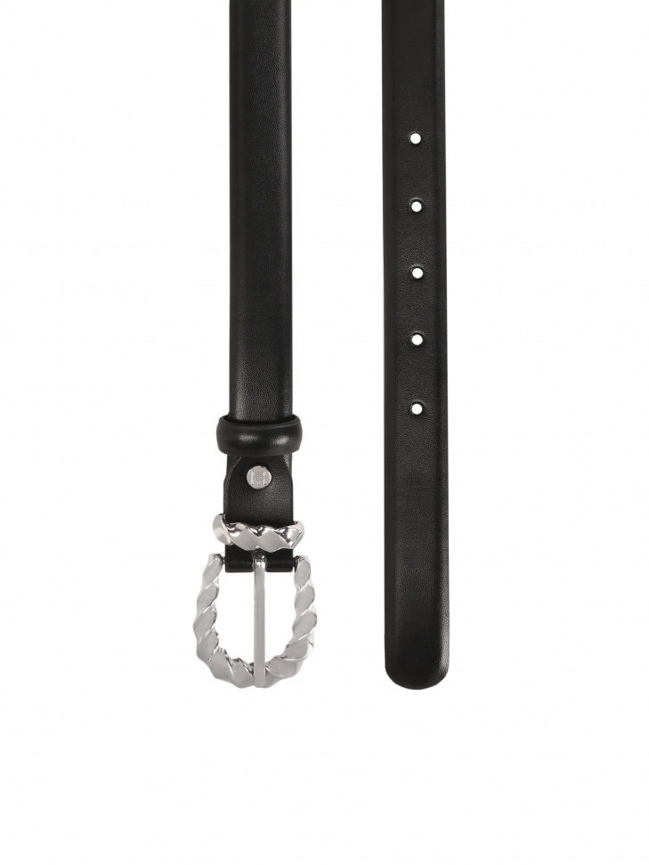 Czarny skórzany pasek ze zdobioną sprzączką