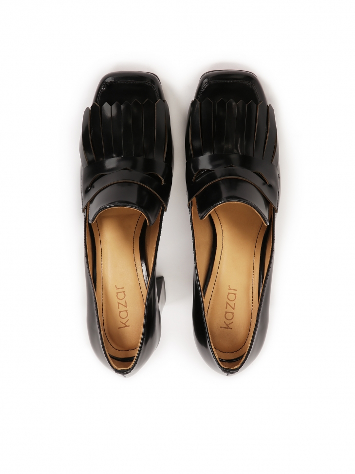 Czarne czółenka z wysokim językiem