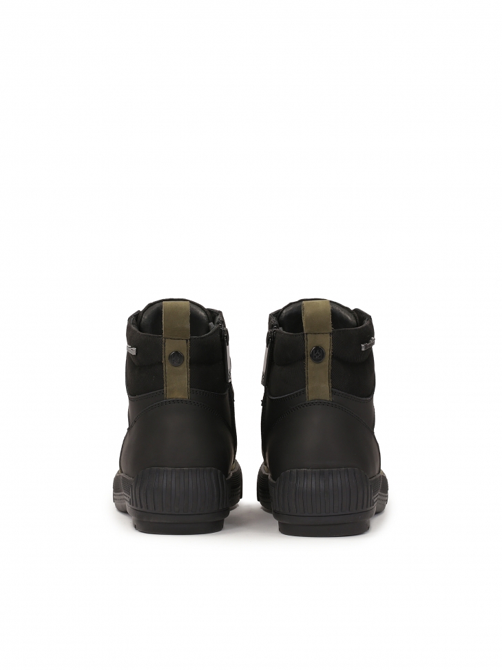 Trzewiki z łączonych materiałów