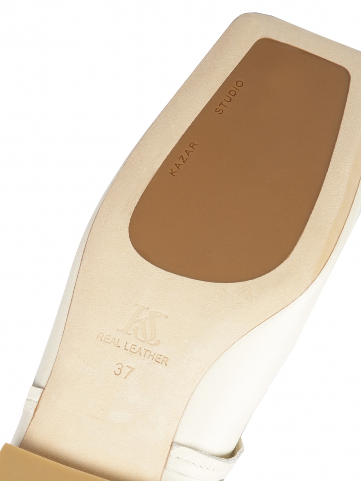 Beżowe czółenka z wiązaniem wokół kostki