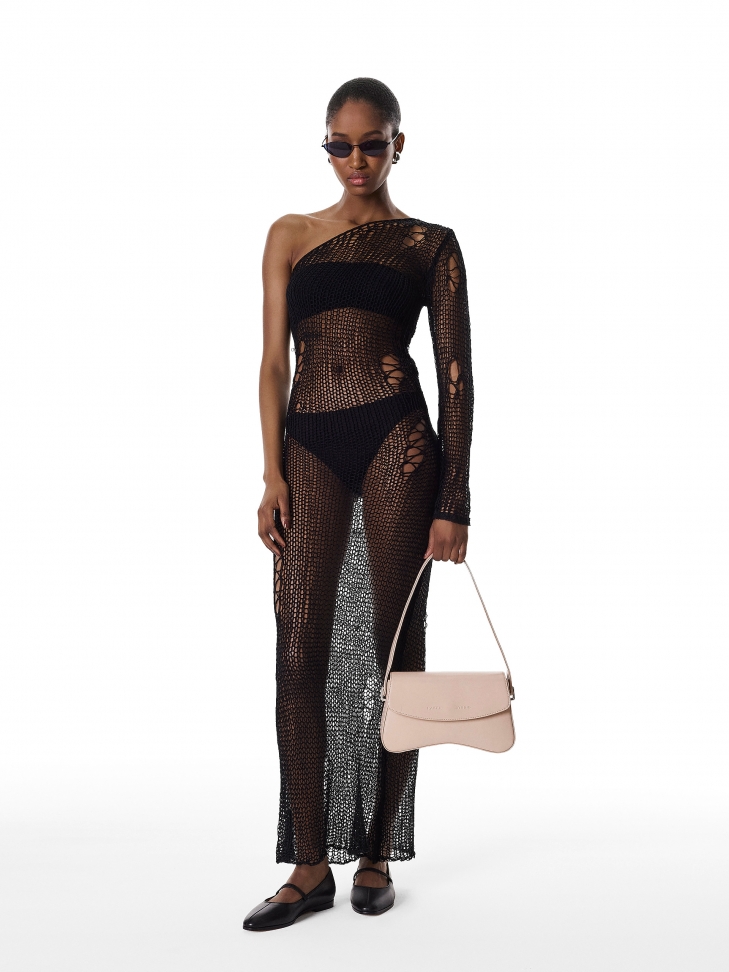 Beżowa torebka o nieregularnym kształcie